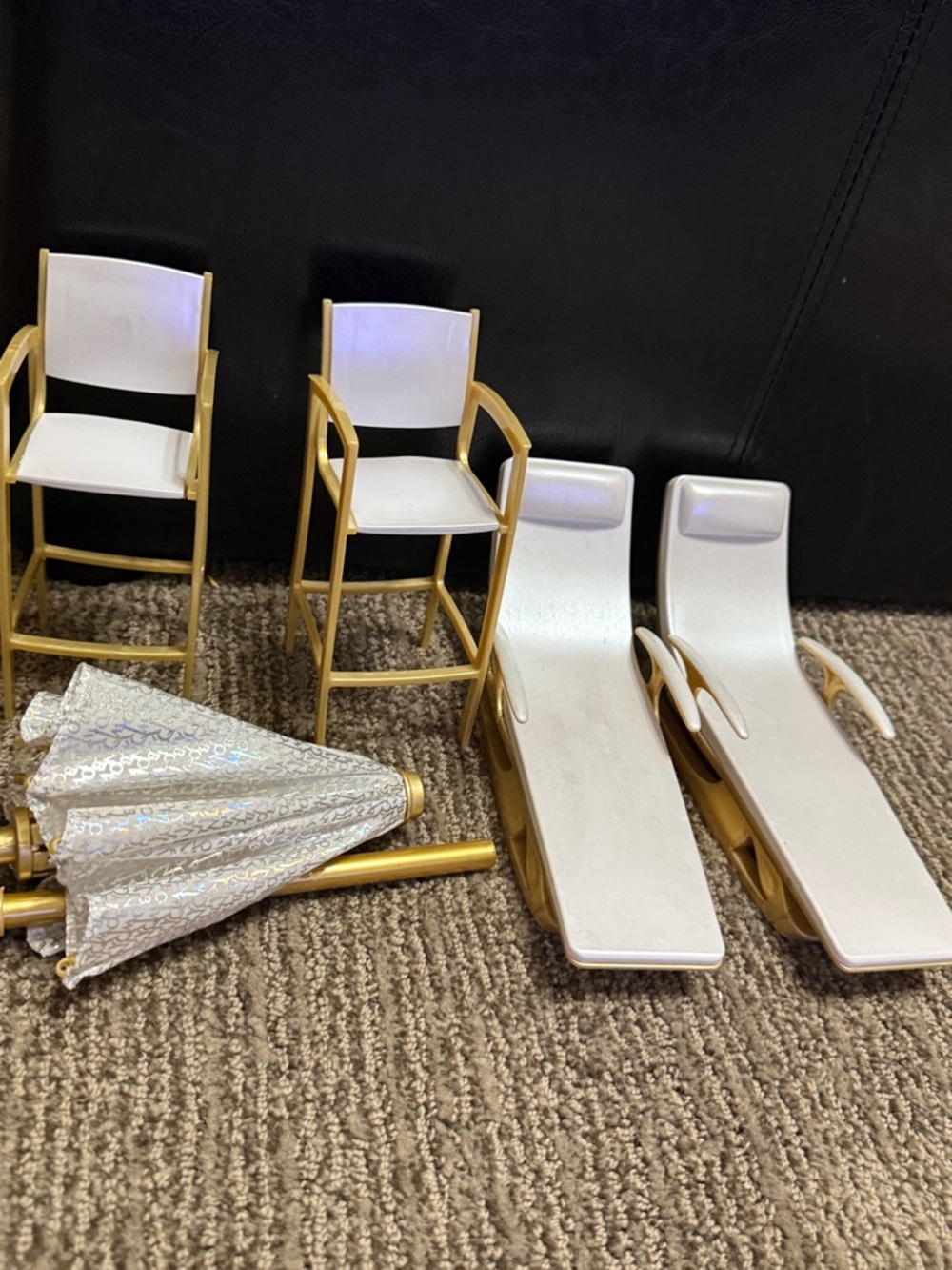 MGA Rainbow High Lounge and Beach Chairs Table and Umbrella. - Picture 6 of 6